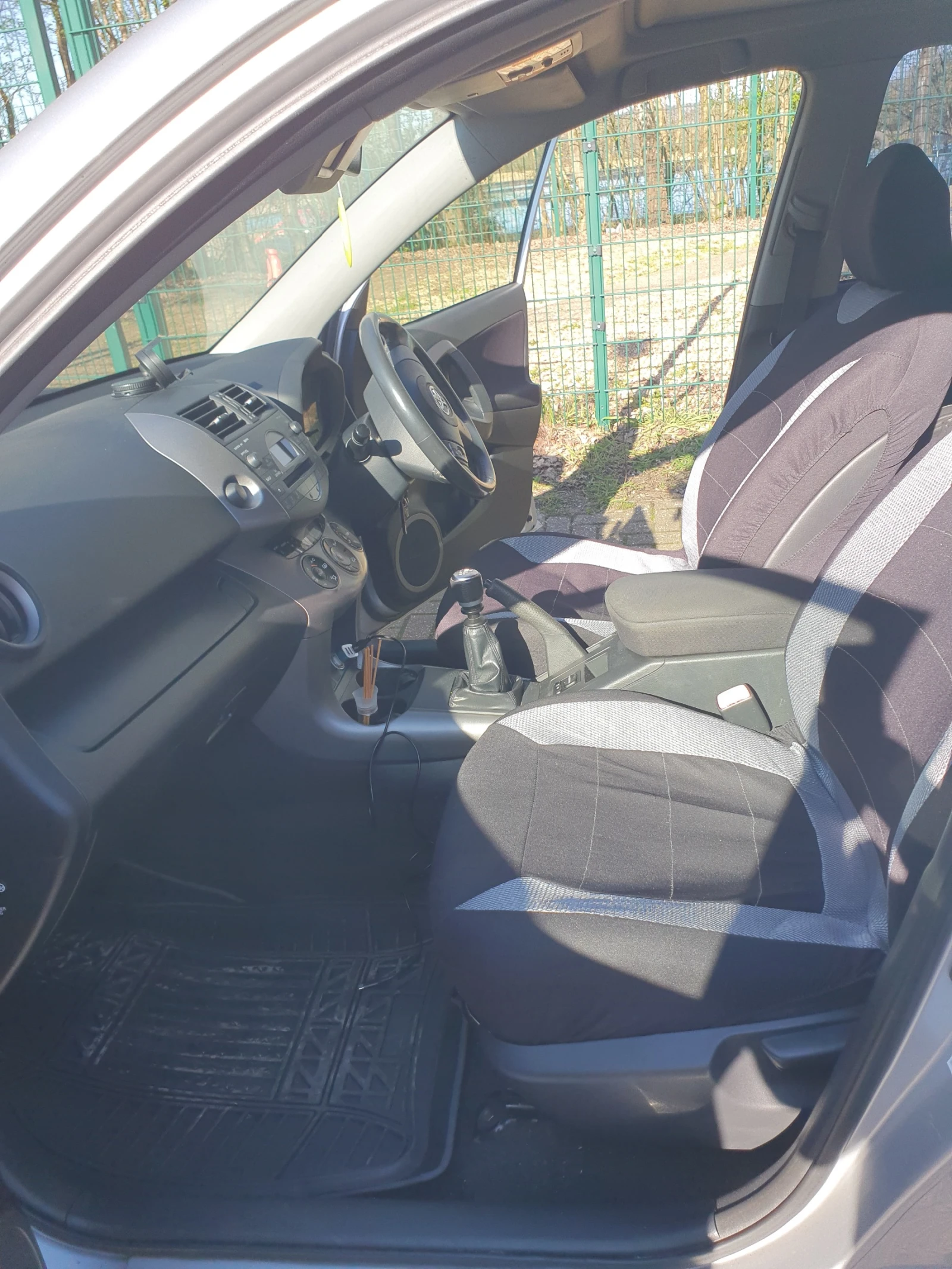Toyota Rav4, снимка 14 - Автомобили и джипове - 54385697