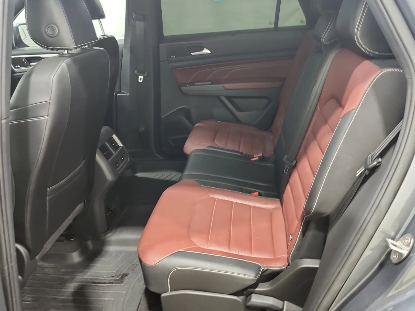 VW Atlas PREMIUM R-LINE / ПАНО / ПРОГНОЗНА ЦЕНА, снимка 14 - Автомобили и джипове - 55671479