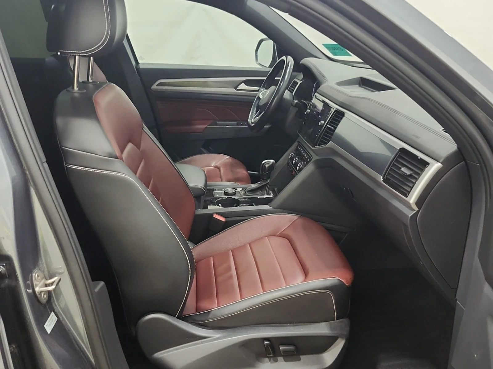 VW Atlas PREMIUM R-LINE / ПАНО / ПРОГНОЗНА ЦЕНА, снимка 16 - Автомобили и джипове - 55671479