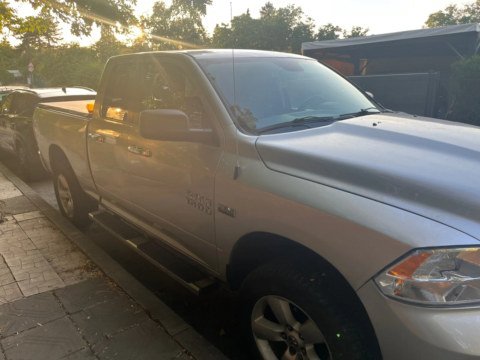 Dodge RAM 1500 SLT, снимка 5 - Автомобили и джипове - 55841825