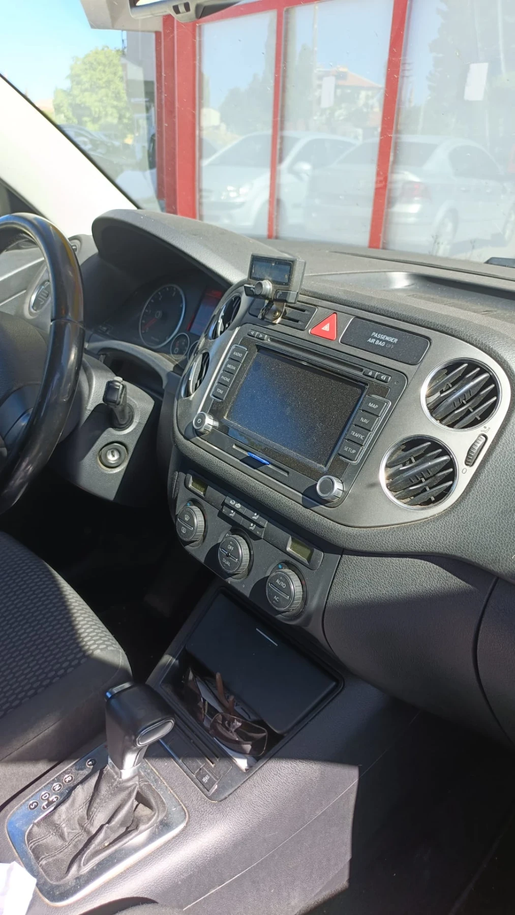 VW Tiguan 2, 0tdi DSG 4motion Перфектен , снимка 9 - Автомобили и джипове - 56197818