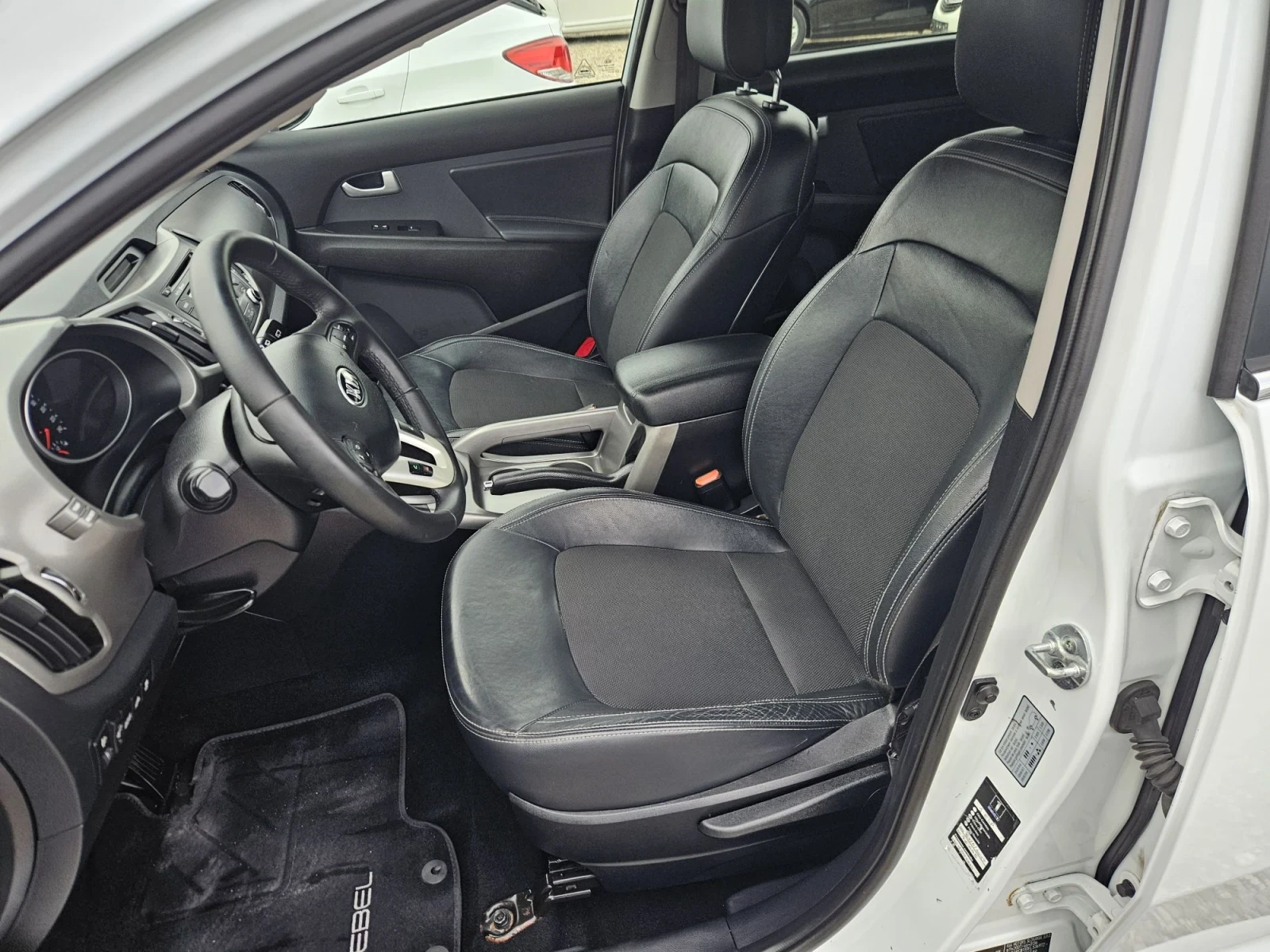 Kia Sportage 2.0-136ks-4x4, снимка 8 - Автомобили и джипове - 56243137