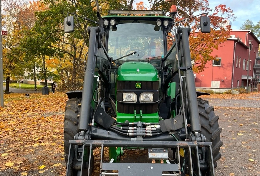 Трактор John Deere 5720, снимка 6 - Селскостопанска техника - 55932322