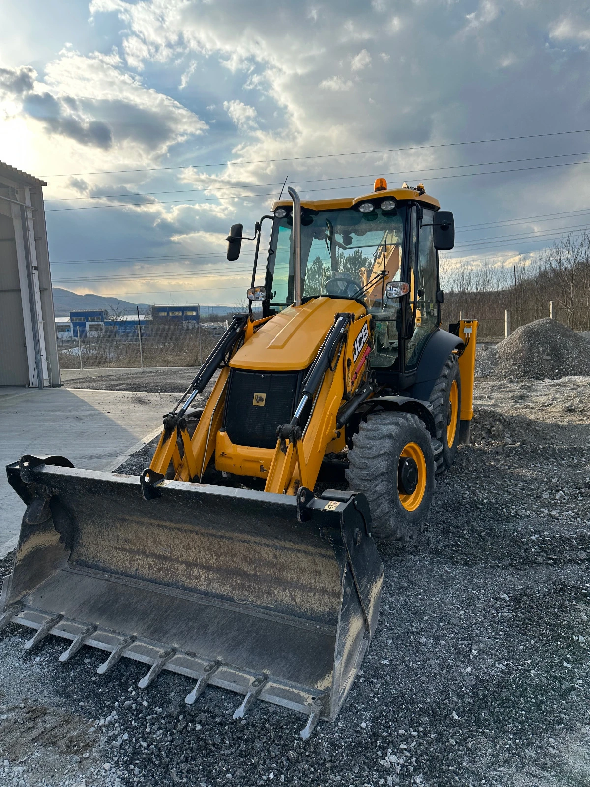 Багер JCB 3CX