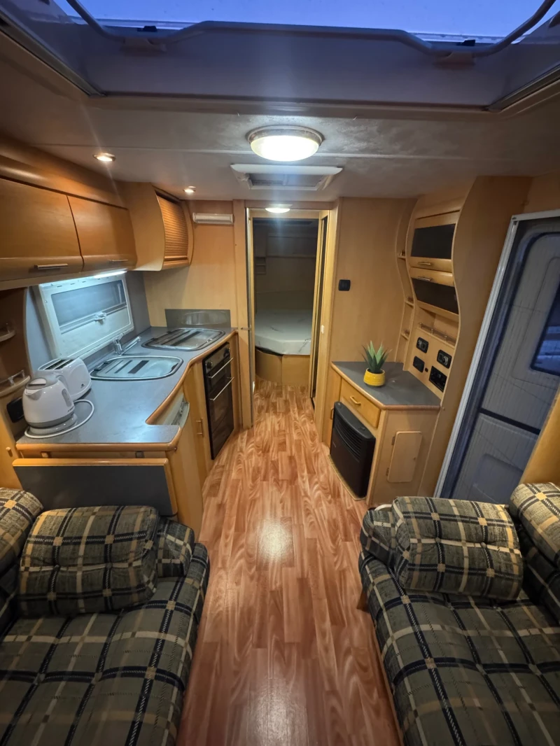 Каравана Eldis CRUSADER * кралска спалня* РЕГИСТРИРАНА, снимка 11 - Каравани и кемпери - 52642656