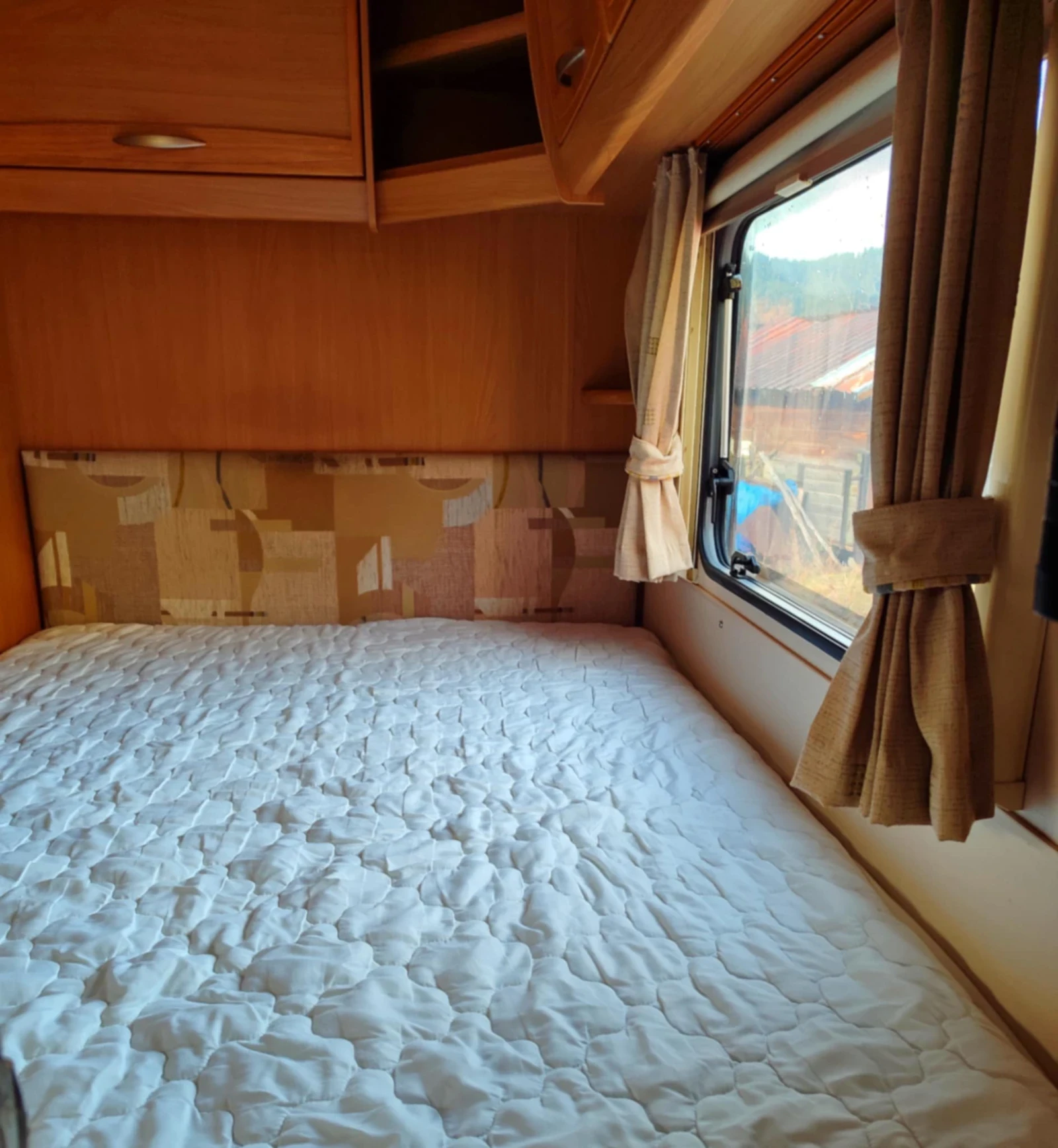 Каравана Eldis Eldis , снимка 10 - Каравани и кемпери - 54084347