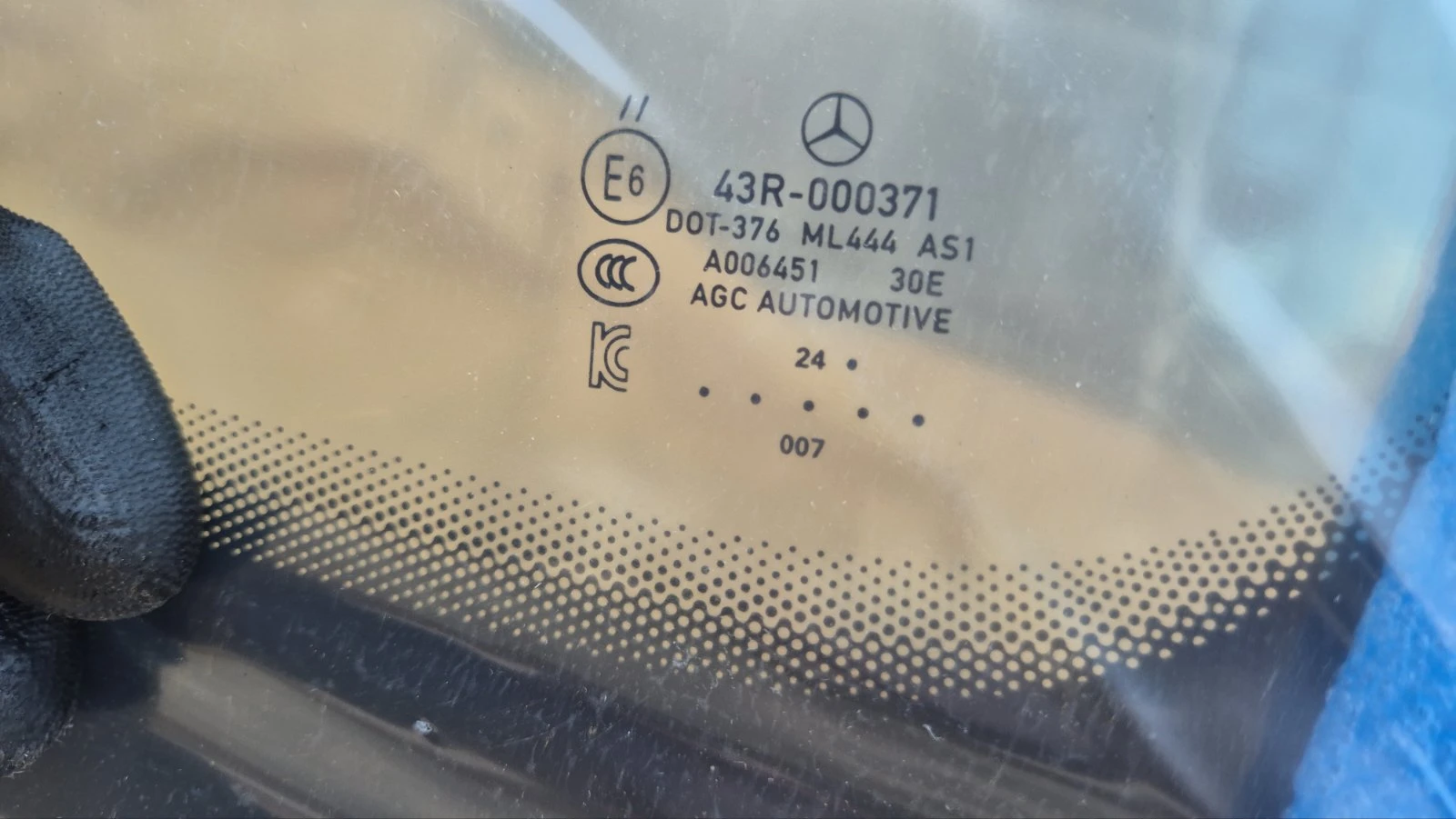 ПРЕДНО СТЪКЛО ЧИСТО НОВО MERCEDES GLE A1676709900 Описание С държач за кам, снимка 2 - Части - 55011856