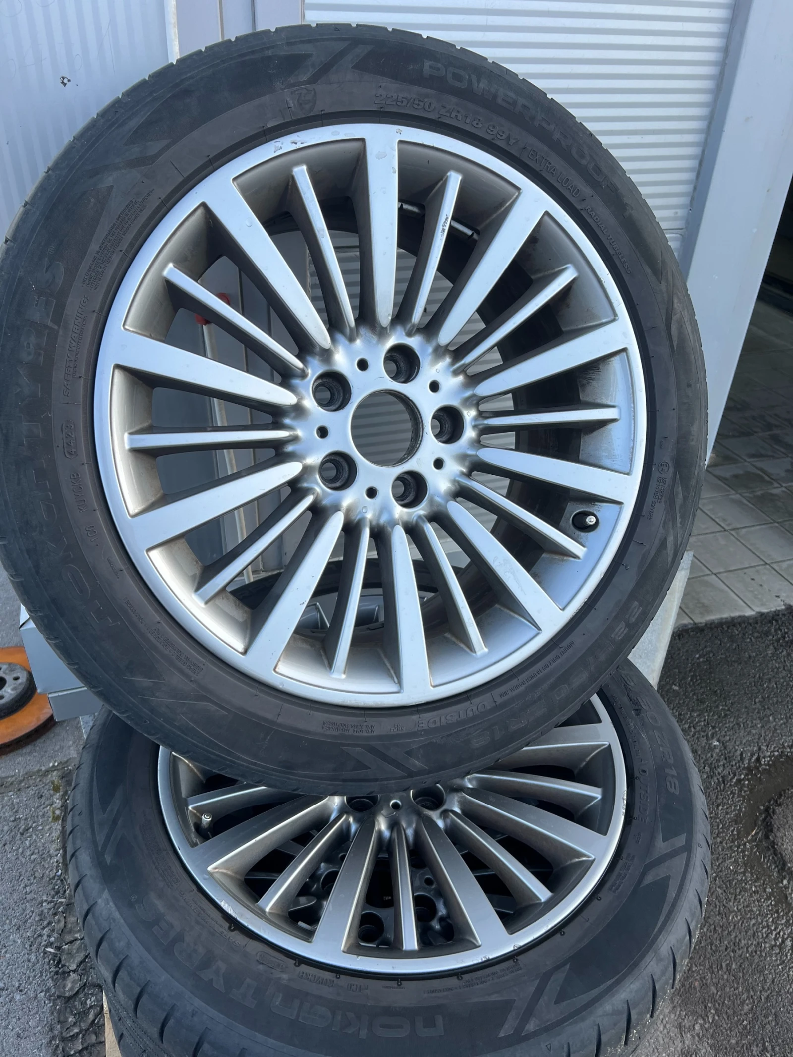 Гуми с джанти Nokian 225/50R18, снимка 2 - Гуми и джанти - 54233910