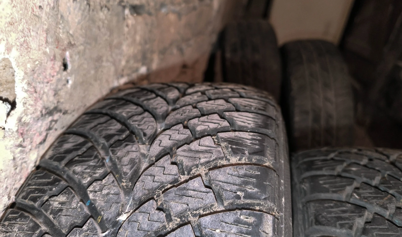 Гуми Зимни 185/55R14, снимка 5 - Гуми и джанти - 54333706