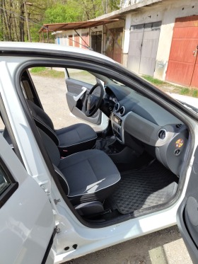 Dacia Logan, снимка 10 - Автомобили и джипове - 45753441