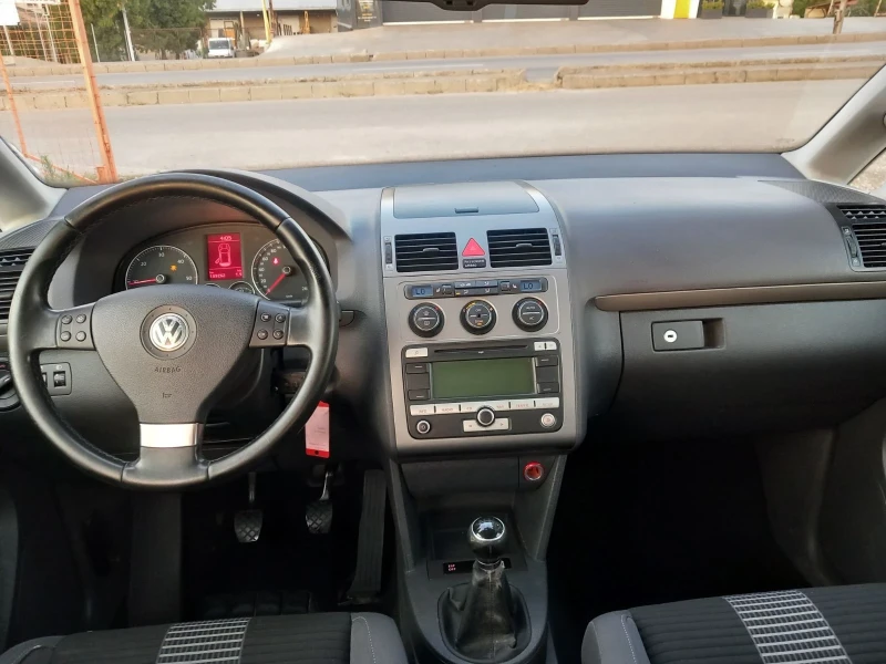 VW Touran 1.9TDI, снимка 8 - Автомобили и джипове - 47413760