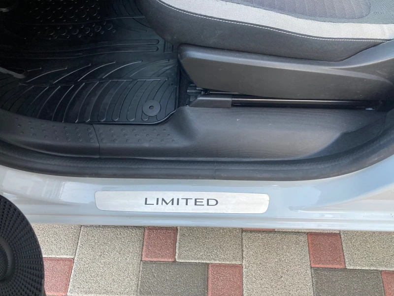 Renault Twingo LIMITED, снимка 17 - Автомобили и джипове - 50635026