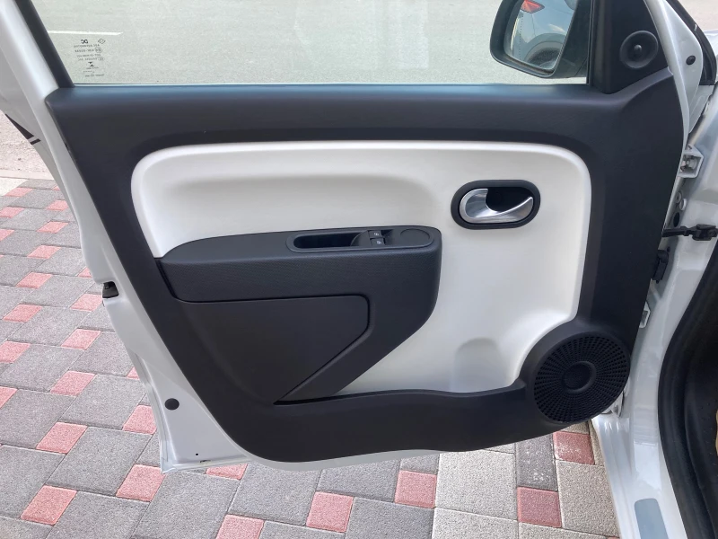 Renault Twingo LIMITED, снимка 9 - Автомобили и джипове - 50635026