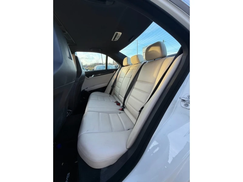 Mercedes-Benz C 63 AMG * * CARFAX * * АВТО КРЕДИТ * * , снимка 13 - Автомобили и джипове - 52650456