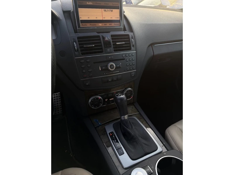 Mercedes-Benz C 63 AMG * * CARFAX * * АВТО КРЕДИТ * * , снимка 11 - Автомобили и джипове - 52650456