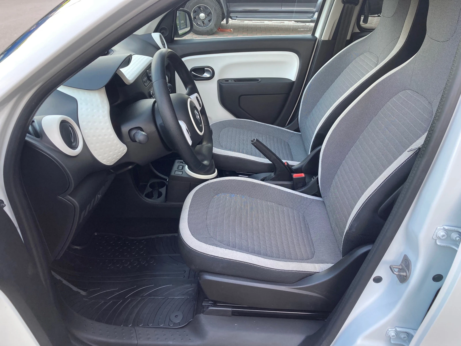 Renault Twingo LIMITED - изображение 10