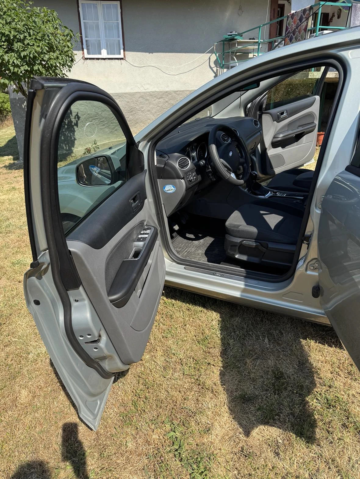 Ford Focus Ghia - изображение 8
