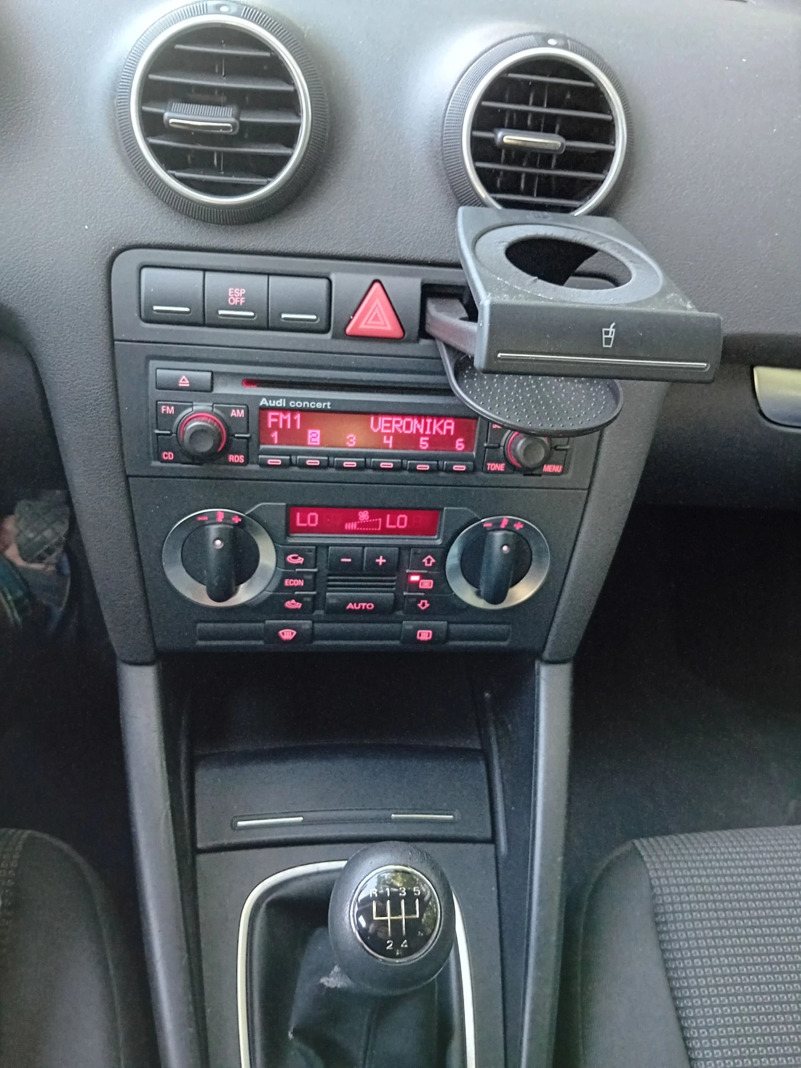 Audi A3 1.6i Sportback 8pa top  - изображение 8