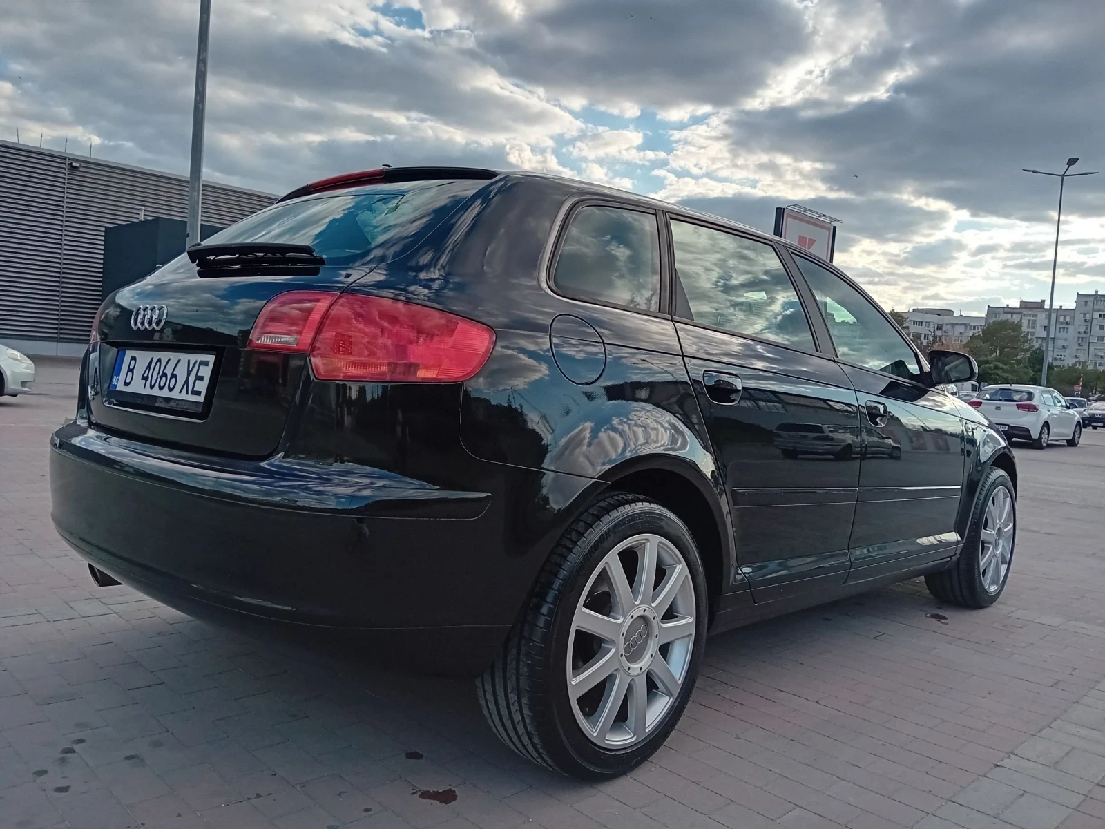 Audi A3 1.6i Sportback 8pa top  - изображение 3