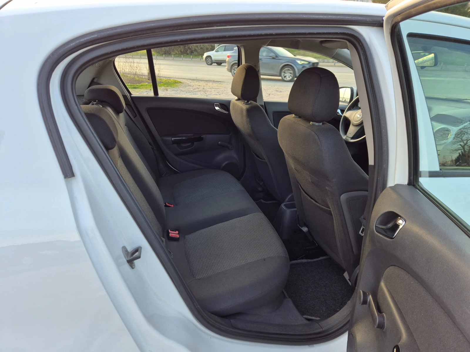 Opel Corsa 1.2i, снимка 10 - Автомобили и джипове - 53821689