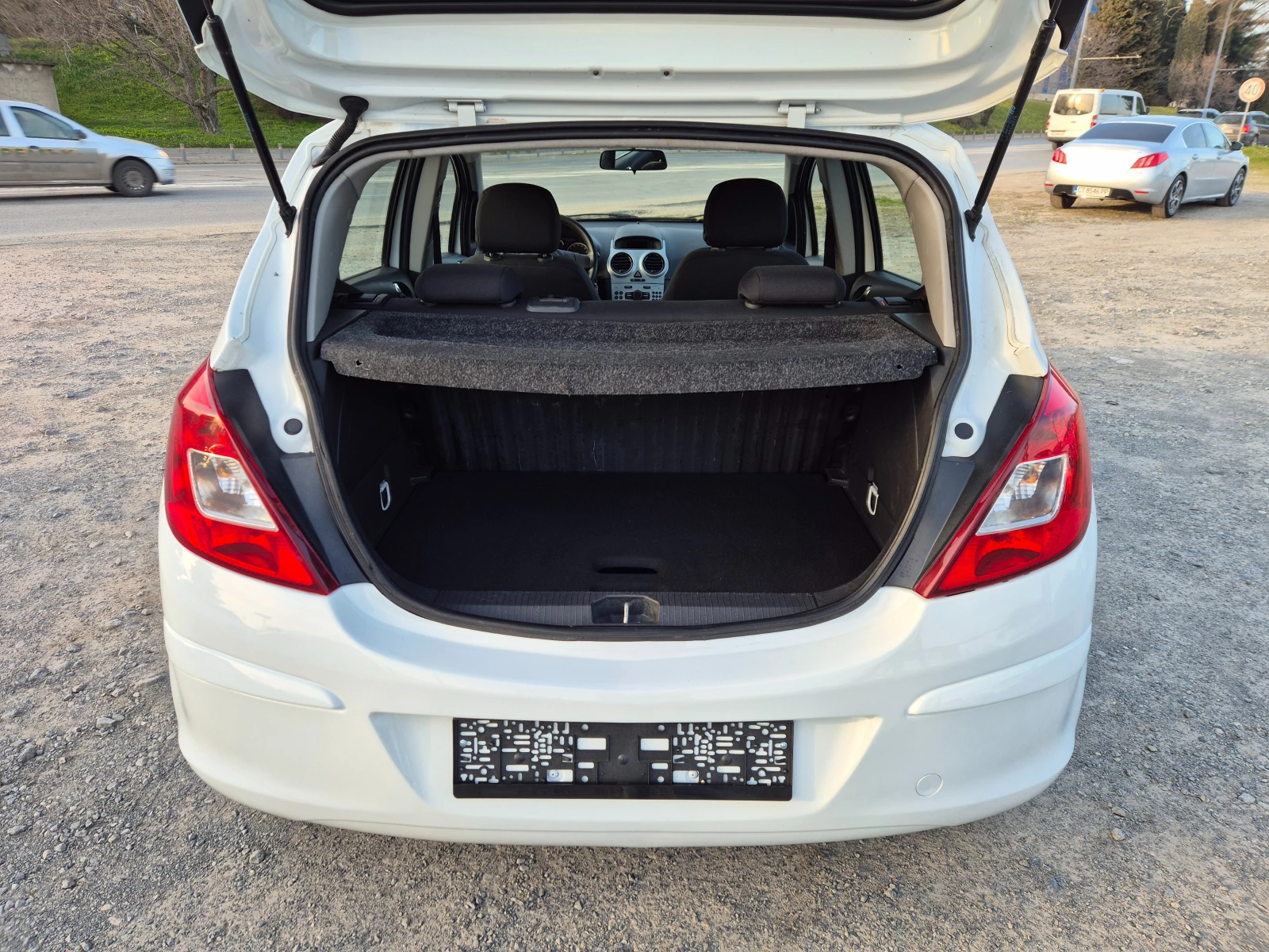 Opel Corsa 1.2i, снимка 11 - Автомобили и джипове - 53821689