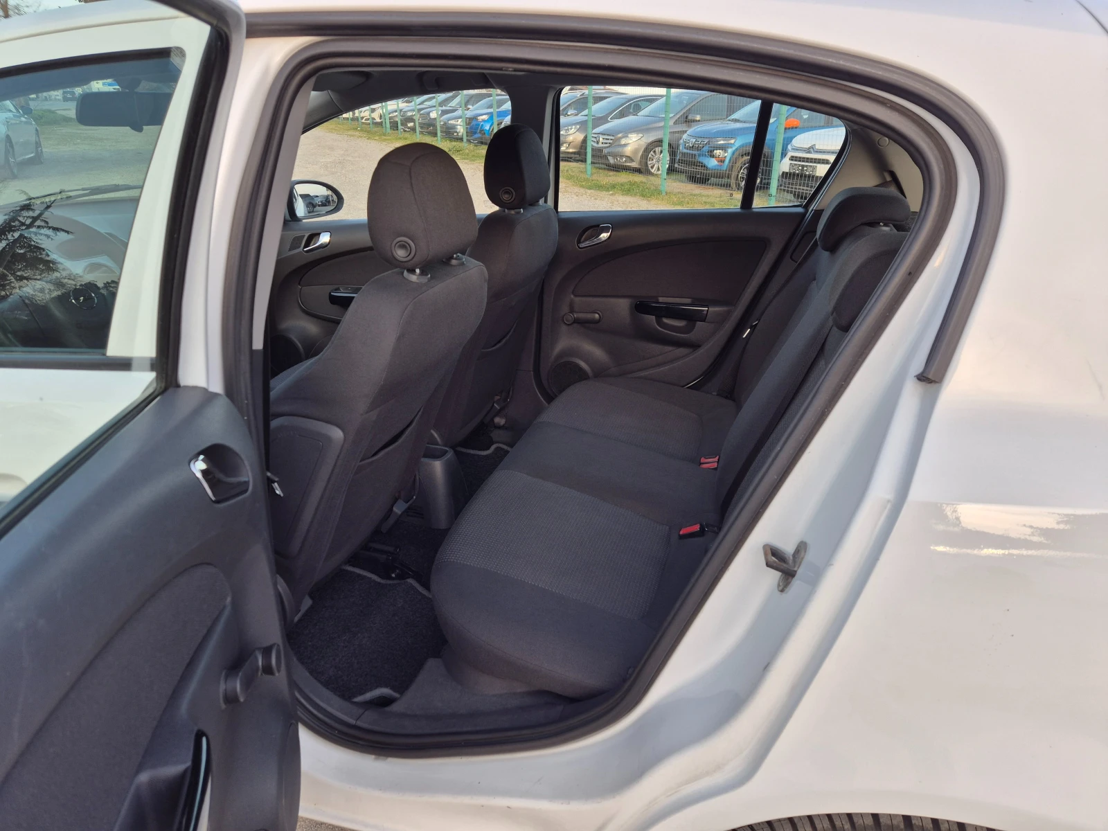 Opel Corsa 1.2i, снимка 12 - Автомобили и джипове - 53821689