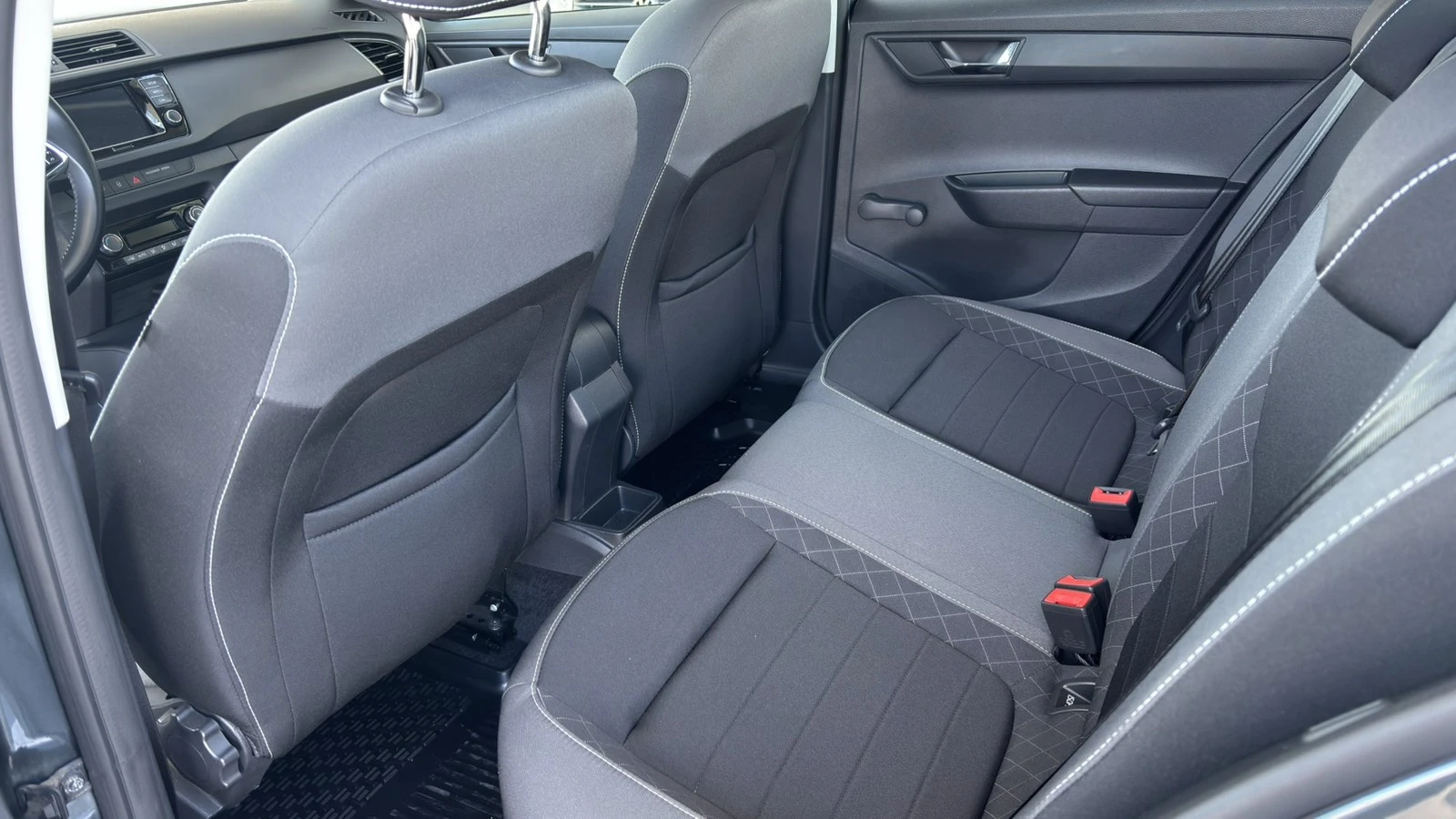 Skoda Fabia, снимка 13 - Автомобили и джипове - 53873442