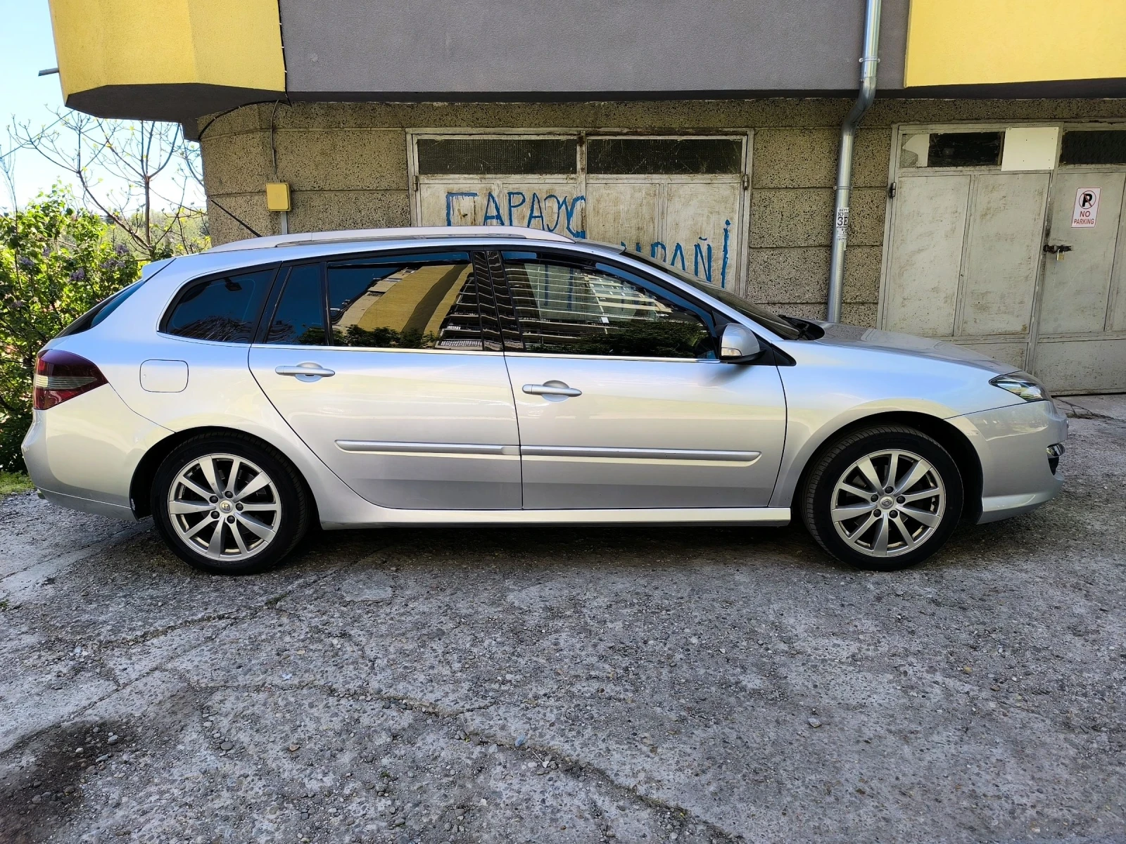 Renault Laguna 3 Grandtour, снимка 5 - Автомобили и джипове - 54318745