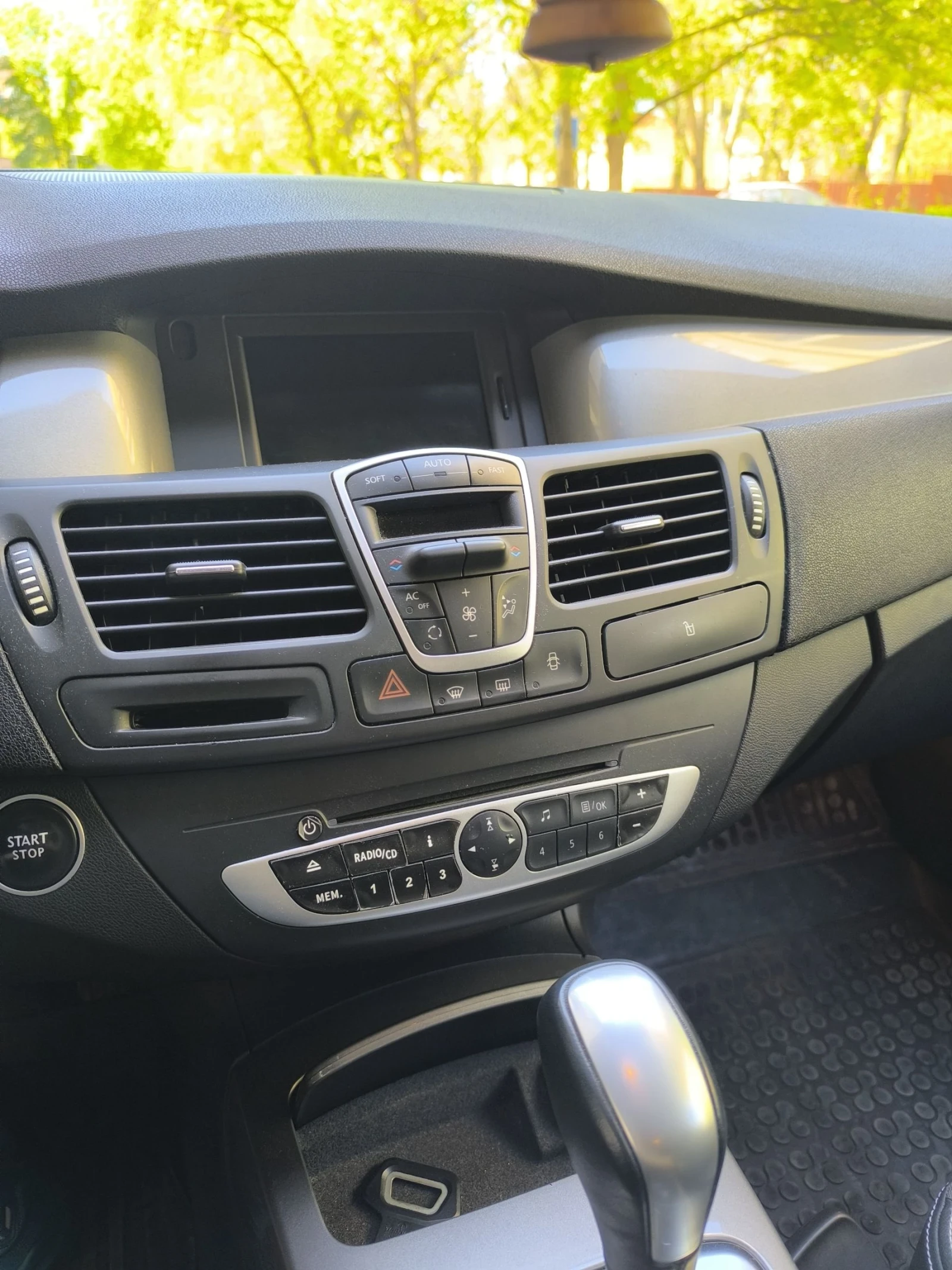 Renault Laguna 3 Grandtour, снимка 10 - Автомобили и джипове - 54318745