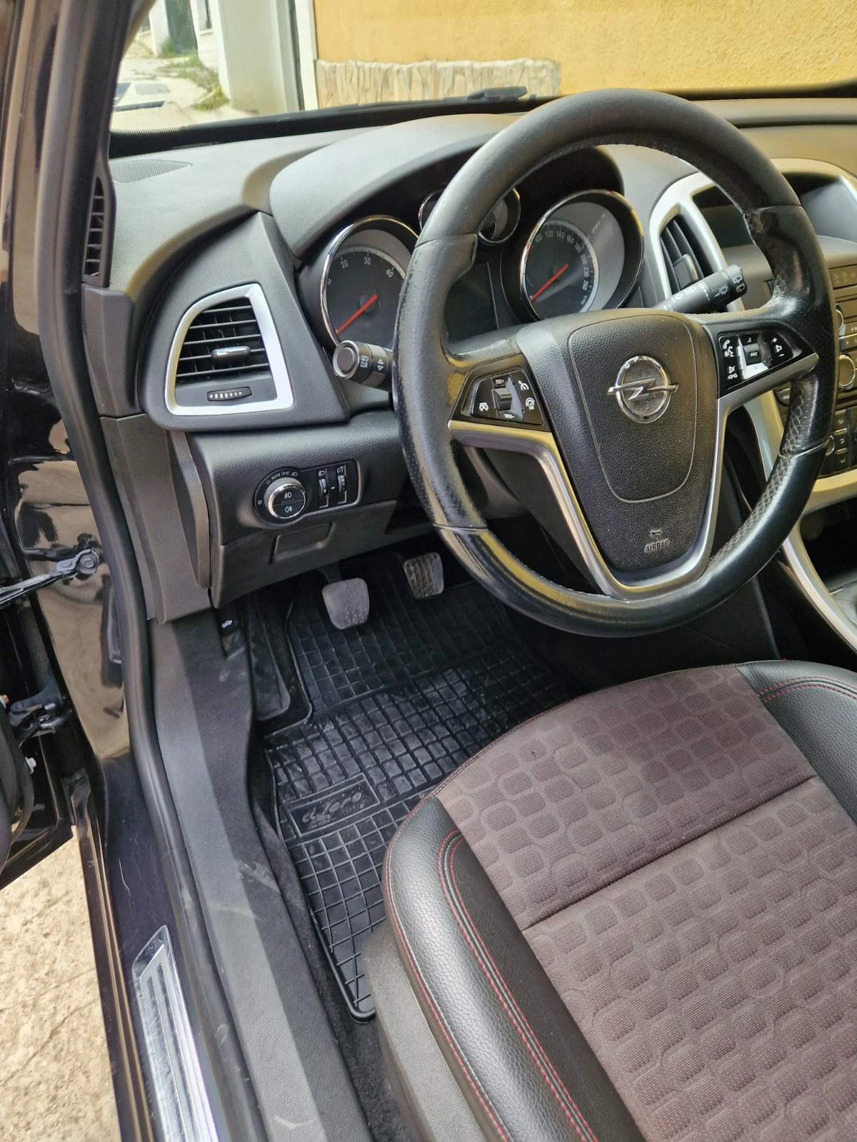 Opel Astra 1.7 GTC, снимка 9 - Автомобили и джипове - 54415776