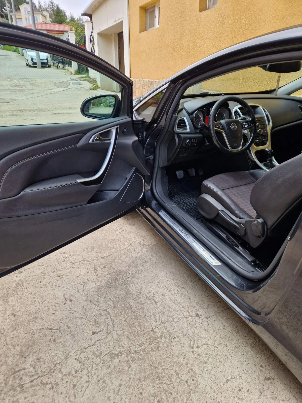 Opel Astra 1.7 GTC, снимка 8 - Автомобили и джипове - 54415776