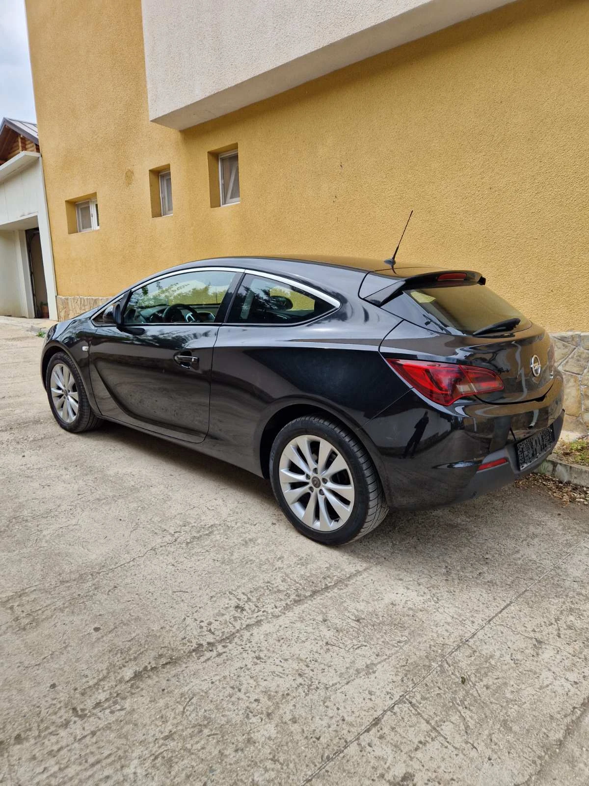 Opel Astra 1.7 GTC, снимка 5 - Автомобили и джипове - 54415776
