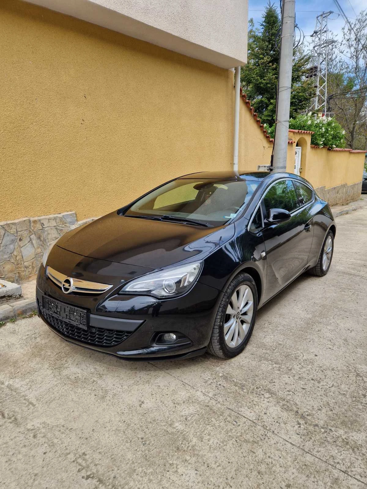 Opel Astra 1.7 GTC, снимка 2 - Автомобили и джипове - 54415776