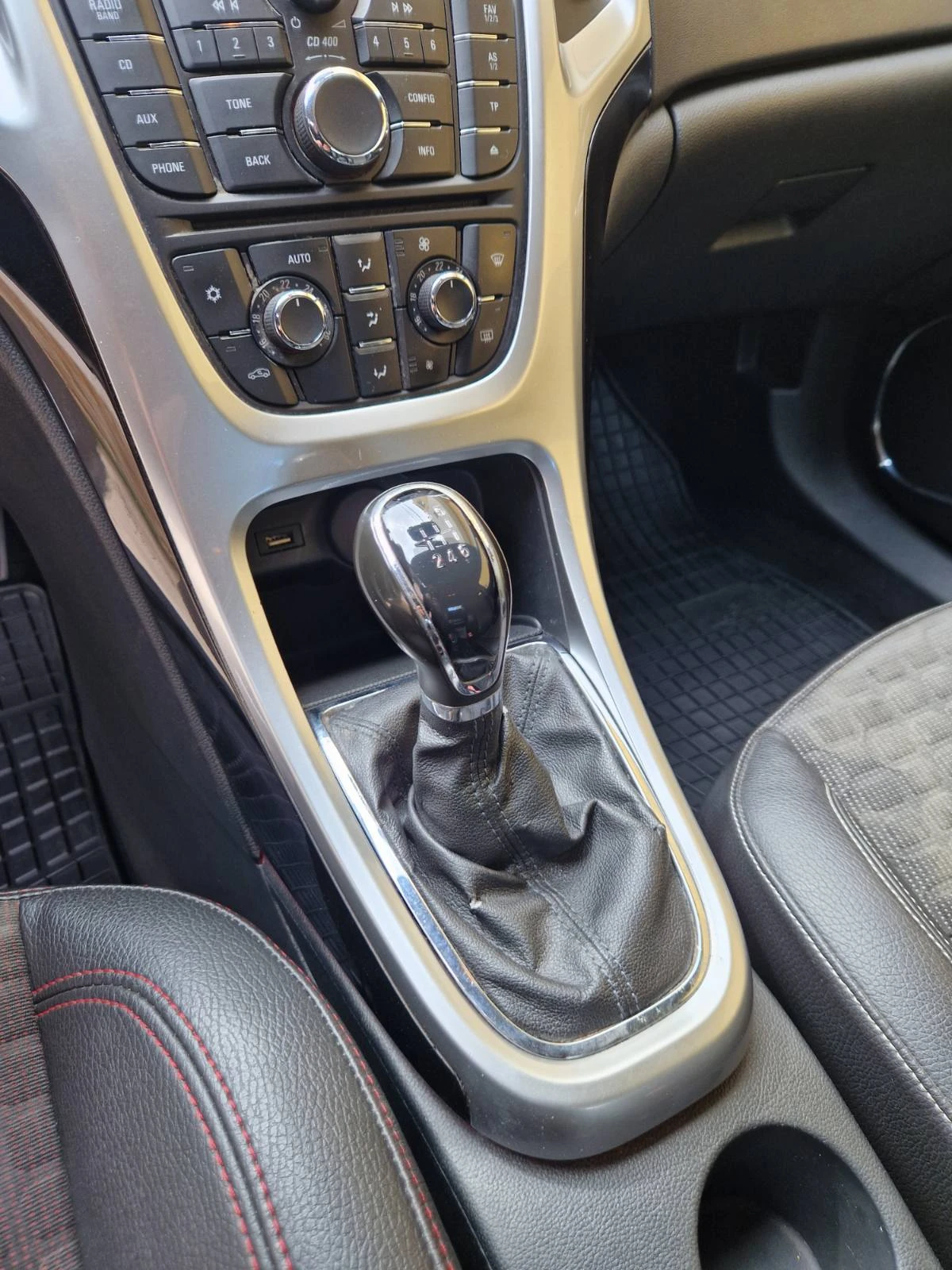 Opel Astra 1.7 GTC, снимка 11 - Автомобили и джипове - 54415776