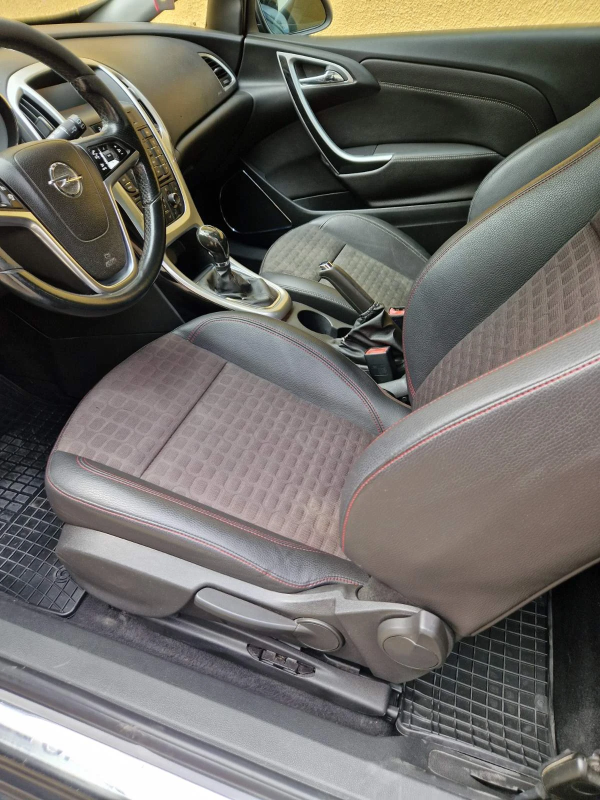 Opel Astra 1.7 GTC, снимка 14 - Автомобили и джипове - 54415776