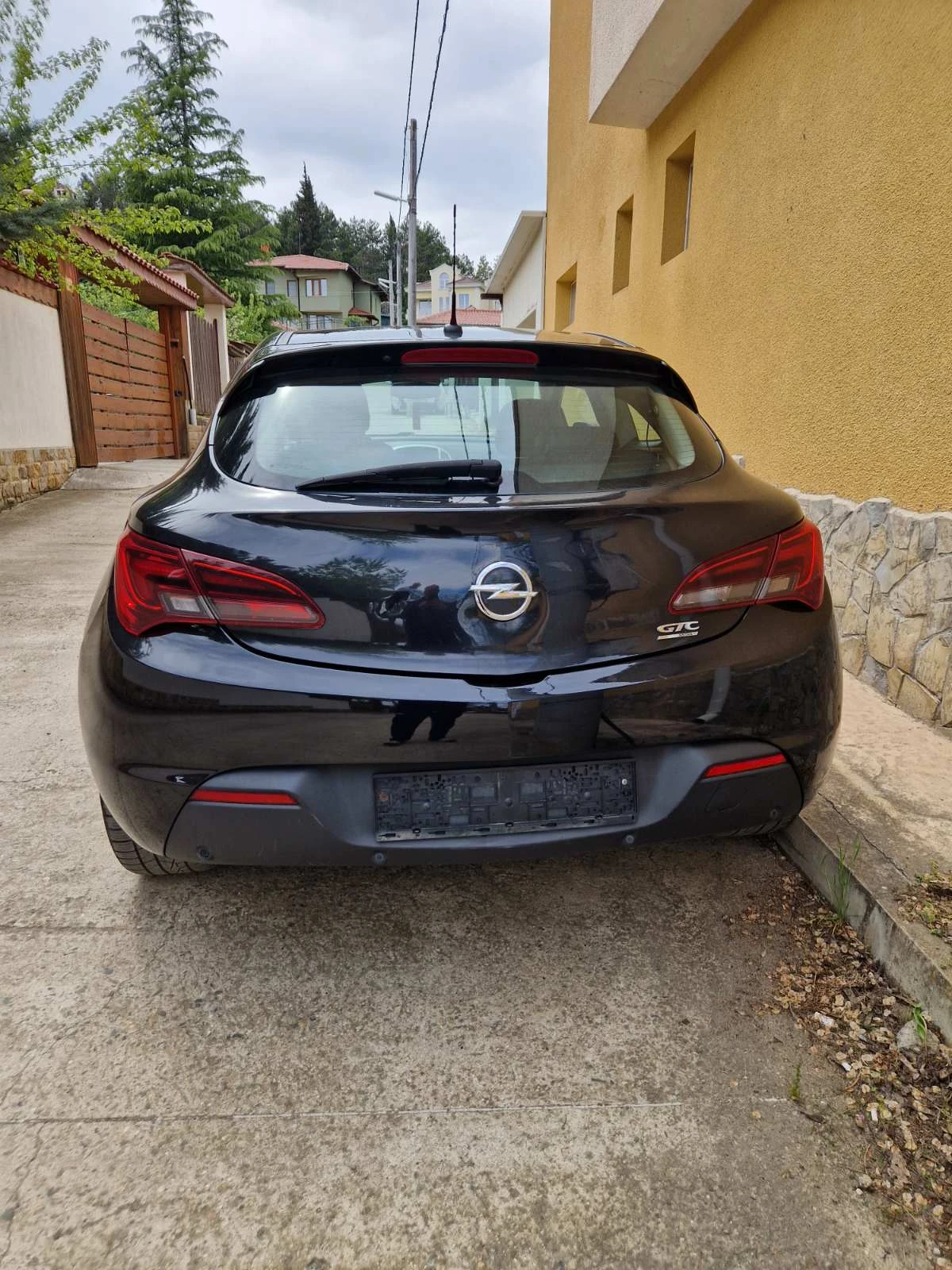 Opel Astra 1.7 GTC, снимка 4 - Автомобили и джипове - 54415776