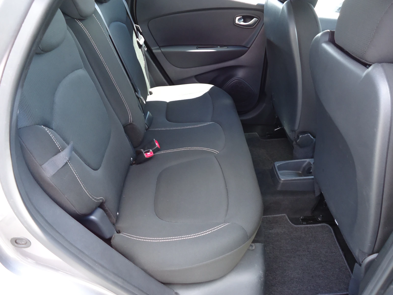 Renault Captur 1.5 DCI АВТОМАТИК, снимка 10 - Автомобили и джипове - 54978175