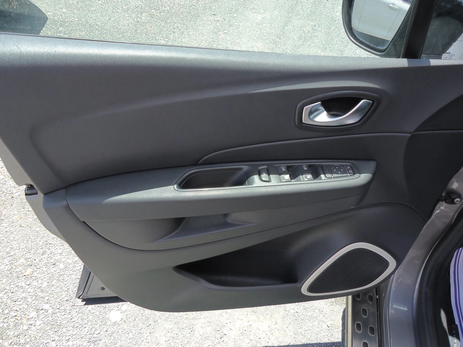 Renault Captur 1.5 DCI АВТОМАТИК, снимка 8 - Автомобили и джипове - 54978175
