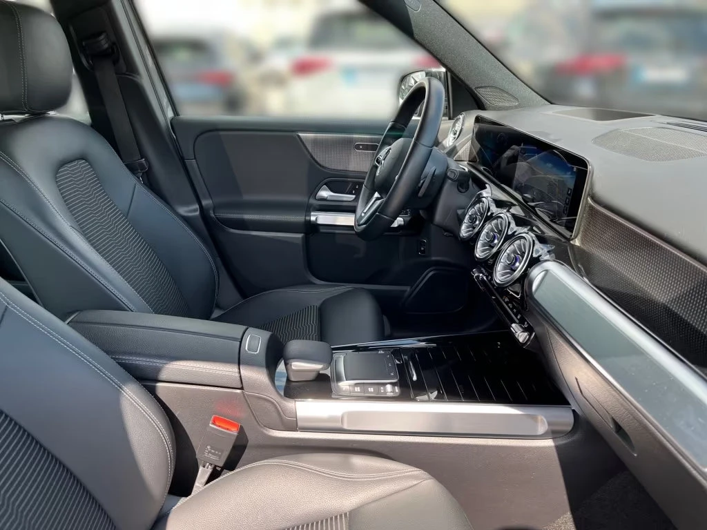 Mercedes-Benz EQB 300/PROG/228HP/4MATIC/СЕРТ./CAM/HUD/LED/CPLAY/554q, снимка 14 - Автомобили и джипове - 55484663