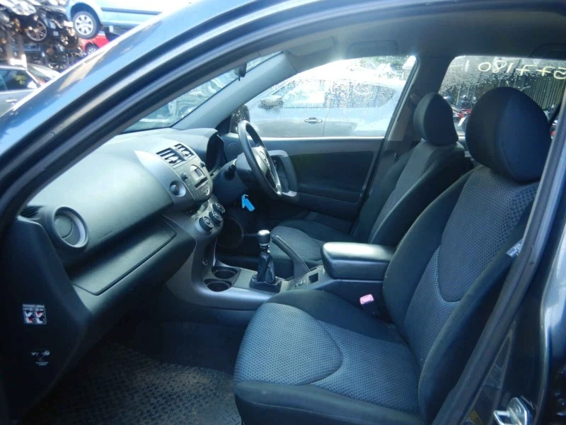 Toyota Rav4  2.2 D-4D 136к.с 2007г НА ЧАСТИ, снимка 5 - Автомобили и джипове - 41782828