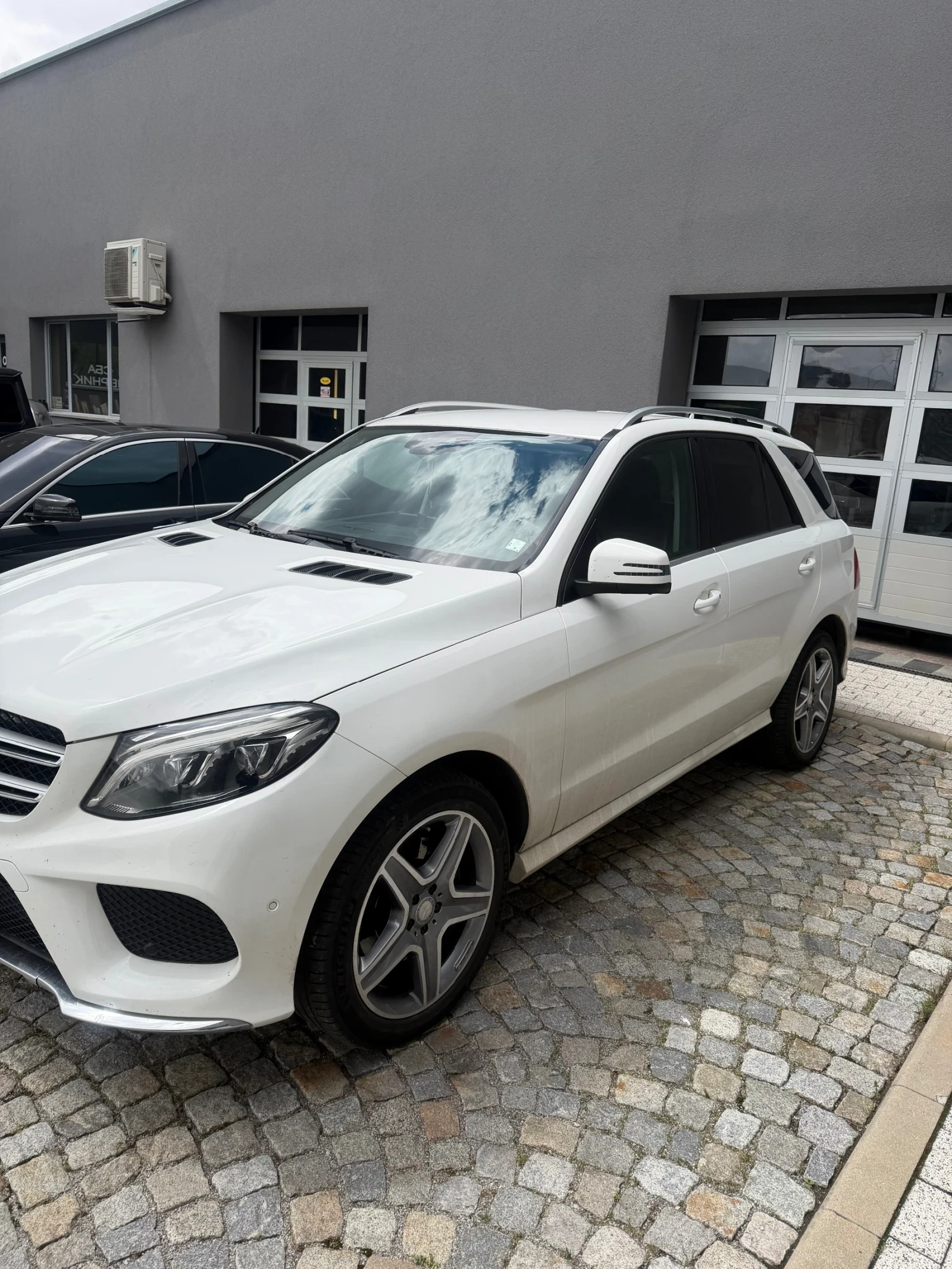 Mercedes-Benz GLE 350 Амг Топ състояние, снимка 3 - Автомобили и джипове - 52502564