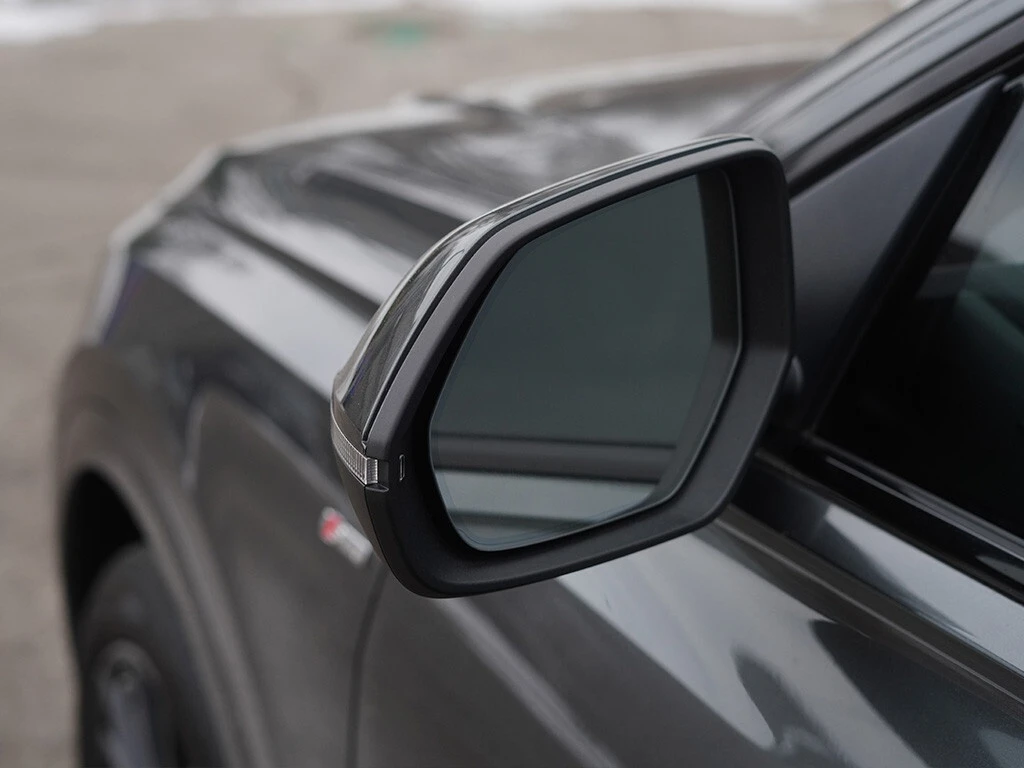 Audi Q8 * АВТО КРЕДИТ* ЦЕНА ДО БГ * СЕРВИЗНА ИСТОРИЯ *  - изображение 10