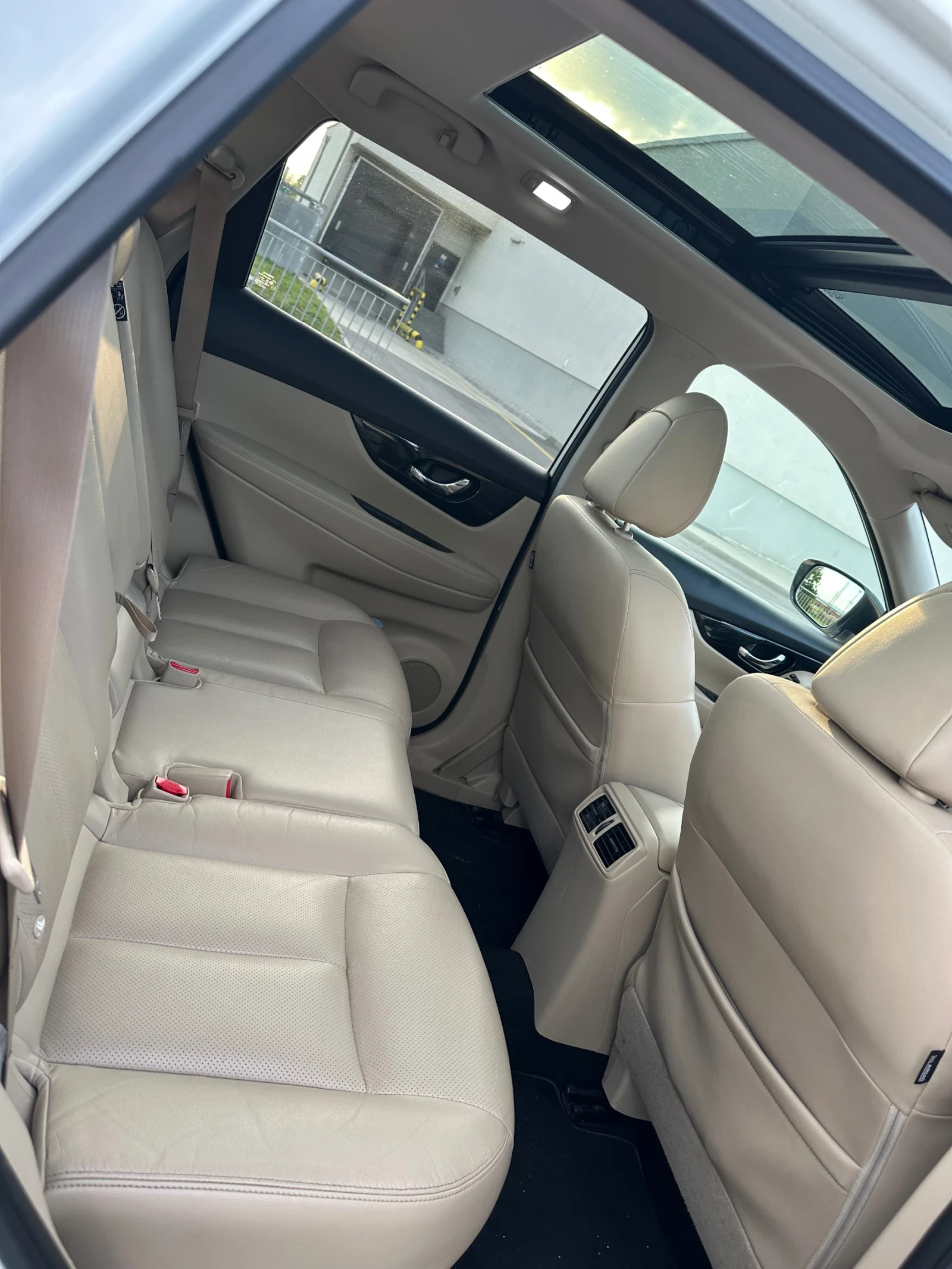 Nissan X-trail 4x4, седем местен, кожа, теглич, панорама, снимка 6 - Автомобили и джипове - 54443987