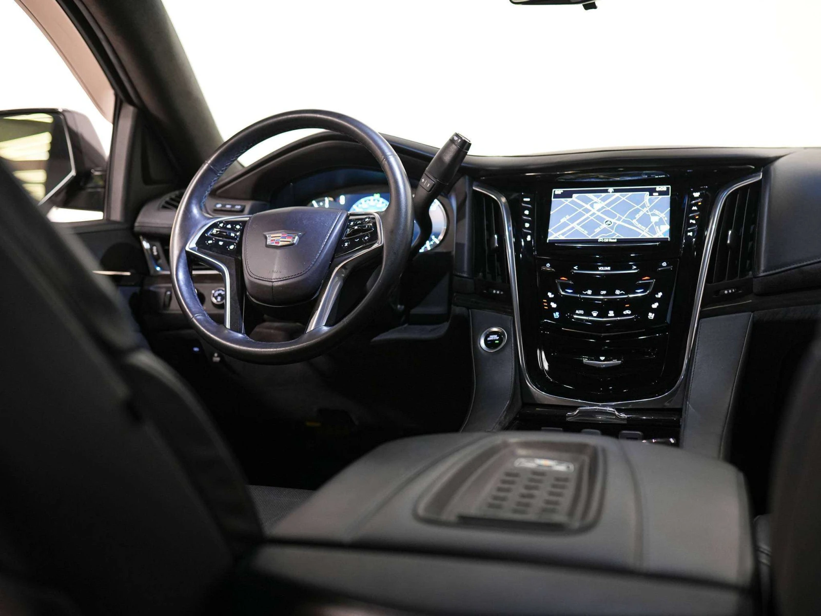 Cadillac Escalade PLATINUM, SUPERCHAR, BREMBO, 22 ЦЕНА ДО БГ, снимка 11 - Автомобили и джипове - 54873097
