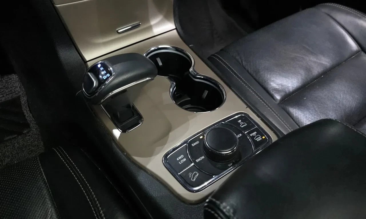 Jeep Grand cherokee 3.0 Diesel Overland, снимка 6 - Автомобили и джипове - 54945964