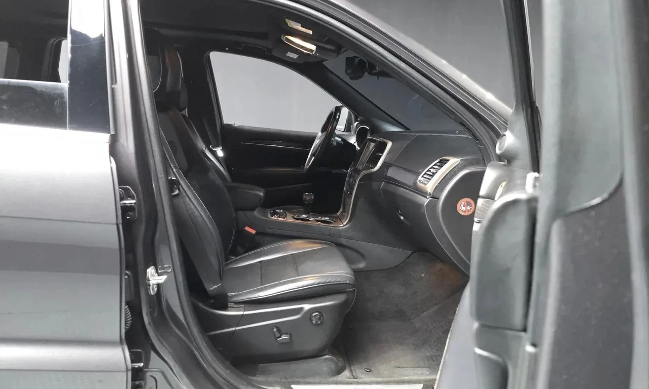 Jeep Grand cherokee 3.0 Diesel Overland, снимка 10 - Автомобили и джипове - 54945964