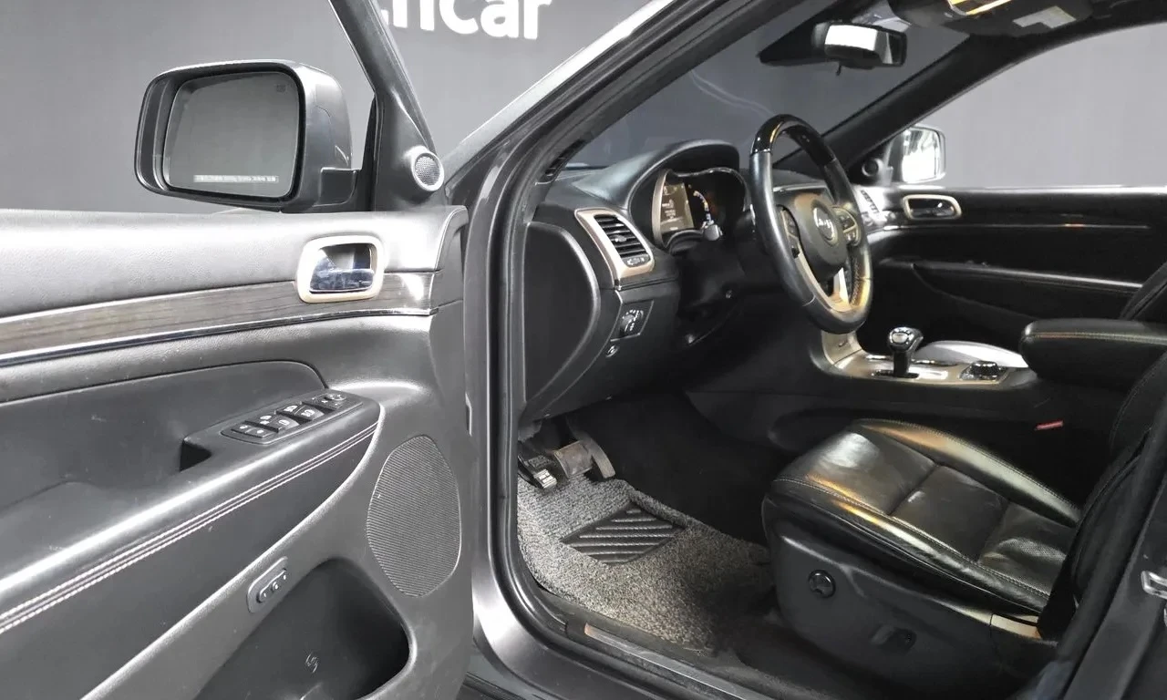 Jeep Grand cherokee 3.0 Diesel Overland, снимка 11 - Автомобили и джипове - 54945964