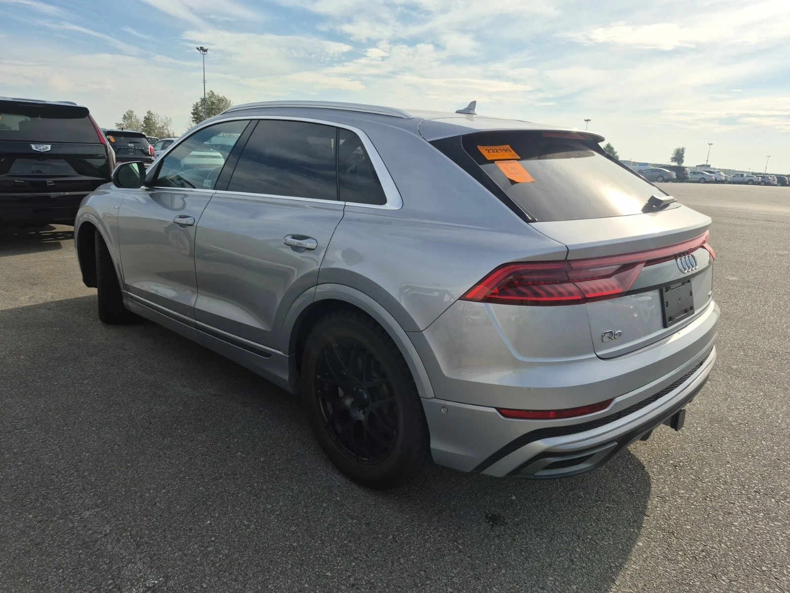 Audi Q8 TECHNIK * * ОБДУХВАНЕ * * CARFAX * * АВТО КРЕДИТ, снимка 4 - Автомобили и джипове - 55541658