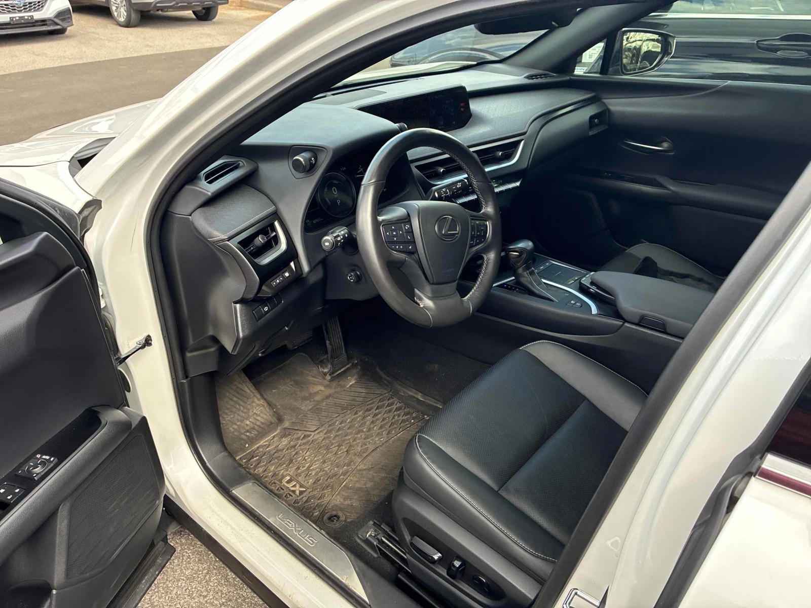 Lexus UX * 250h * CARFAX * ОПЦИЯ ЗА ФИНАНСИРАНЕ , снимка 5 - Автомобили и джипове - 55850139