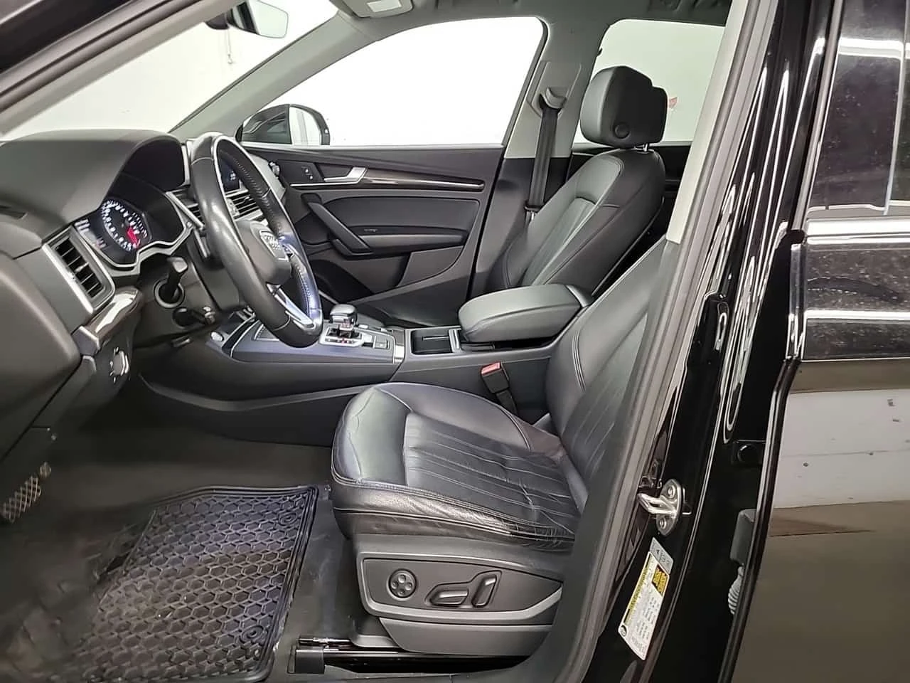 Audi Q5 * CARFAX * ОПЦИЯ ЗА ФИНАНСИРАНЕ, снимка 5 - Автомобили и джипове - 56308027
